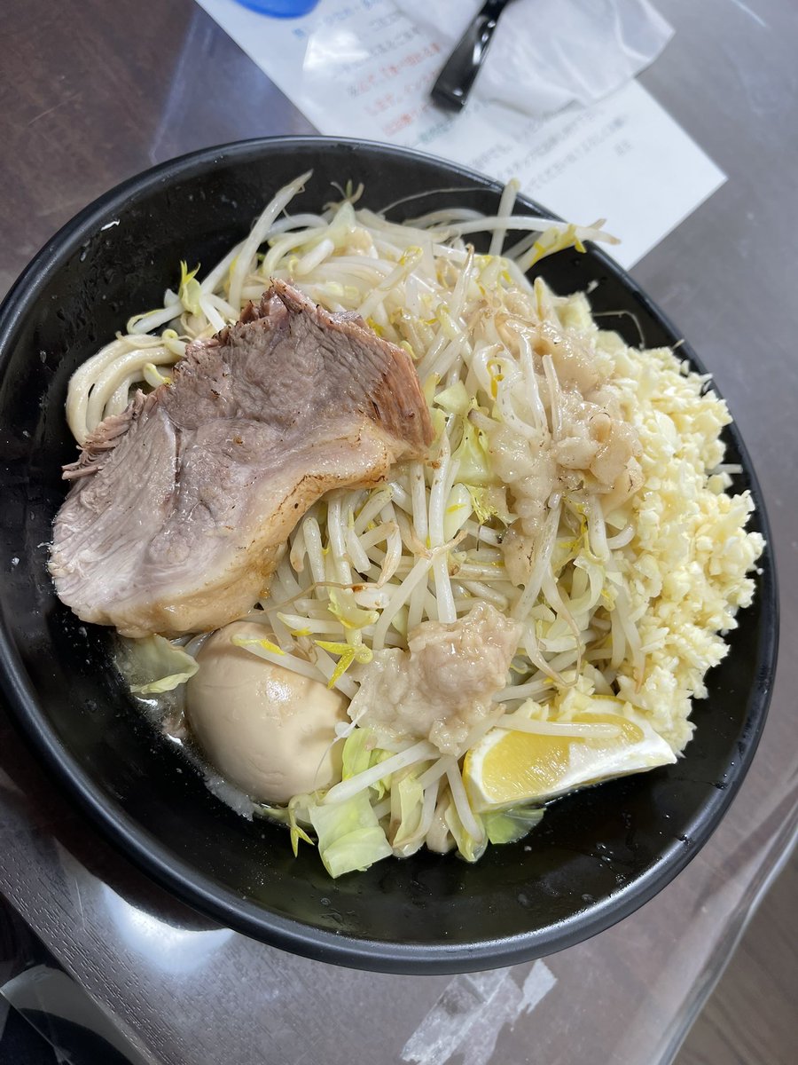 J14106's tweet photo. ラーメン富次笠間友部店
汁なし塩　３５０ｇ
ニンニク多め
ヤサイ　アブラ普通
めっちゃうまい〜❣️大満足😍
マスターお心遣い感謝です🙇
帰りにチビに飴いただき感謝です🙏
ごちそう様でした🥰 https://t.co/DOpb8hxZH3