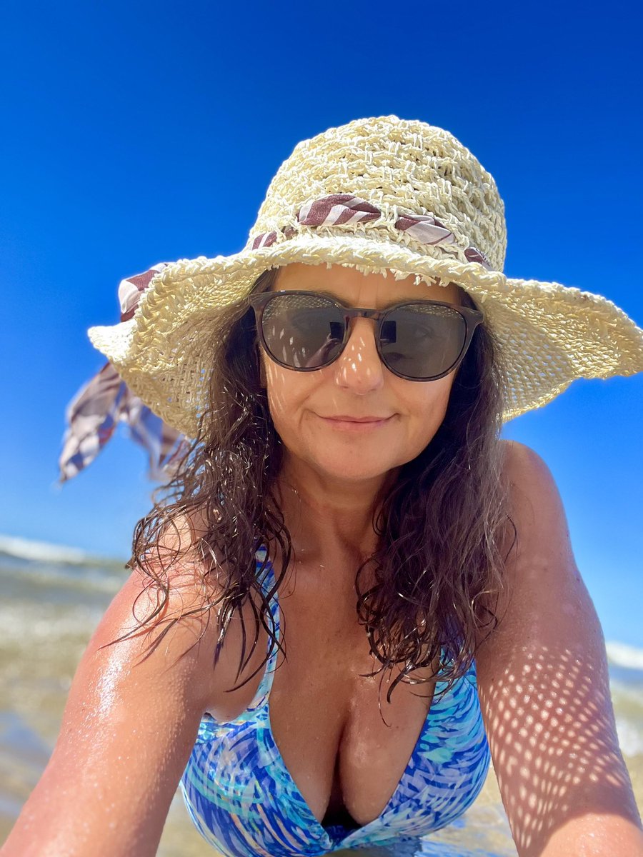 MagicAndPasta's tweet image. “𝒩𝑒𝓋𝑒𝓇 𝓇𝑒𝑔𝓇𝑒𝓉 𝒶 𝒹𝒶𝓎 𝒾𝓃 𝓎𝑜𝓊𝓇 𝓁𝒾𝒻𝑒. 

𝒢𝑜𝑜𝒹 𝒹𝒶𝓎𝓈 𝑔𝒾𝓋𝑒 𝓎𝑜𝓊 𝒽𝒶𝓅𝓅𝒾𝓃𝑒𝓈𝓈. 

𝐵𝒶𝒹 𝒹𝒶𝓎𝓈 𝑔𝒾𝓋𝑒 𝓎𝑜𝓊 𝑒𝓍𝓅𝑒𝓇𝒾𝑒𝓃𝒸𝑒𝓈. 

𝐵𝑜𝓉𝒽 𝒶𝓇𝑒 𝑒𝓈𝓈𝑒𝓃𝓉𝒾𝒶𝓁 𝓉𝑜 𝓁𝒾𝒻𝑒”. 💕

#LoveWhereYouLive

 #FNQ 🏝️
