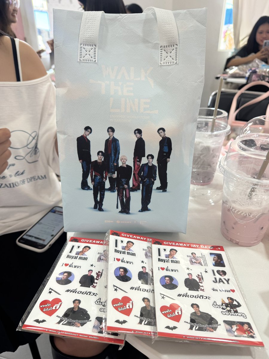 ૮₍ .•̄ · •̄ ₎ა tweet media