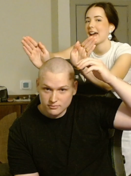 あうどーる tweet media