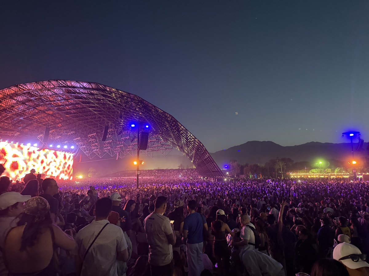 Poppinform's tweet image. KATSEYE draws huge crowd again  at #Coachella week 2 with their standout  performance.