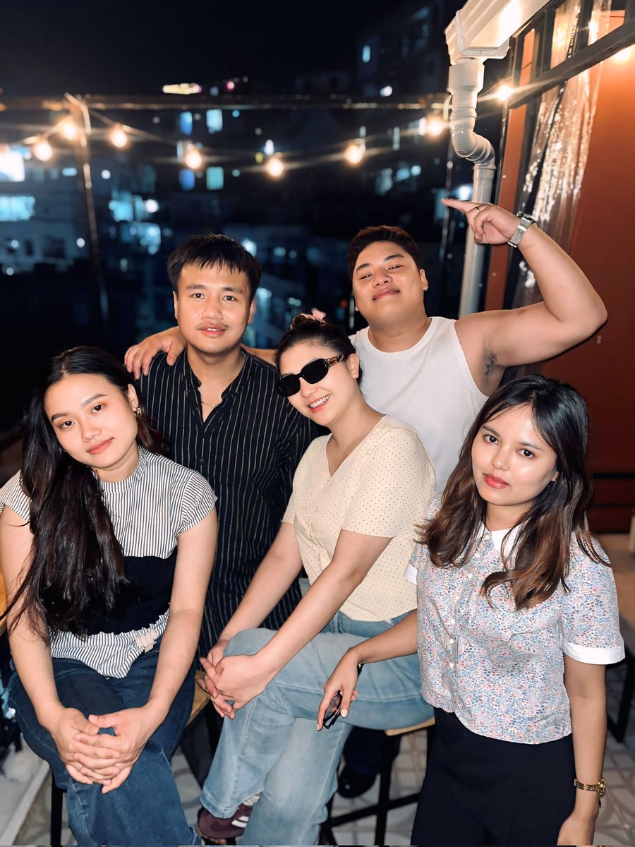 AngguRalte's tweet photo. 🥂 https://t.co/NYhmJFlvO4