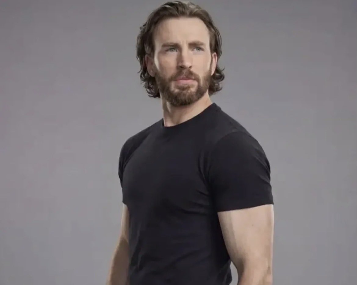 vrillain0's tweet photo. STEVE ROGERS LOOK IN AVENGERS DOOMSDAY https://t.co/eICJ7CPioX