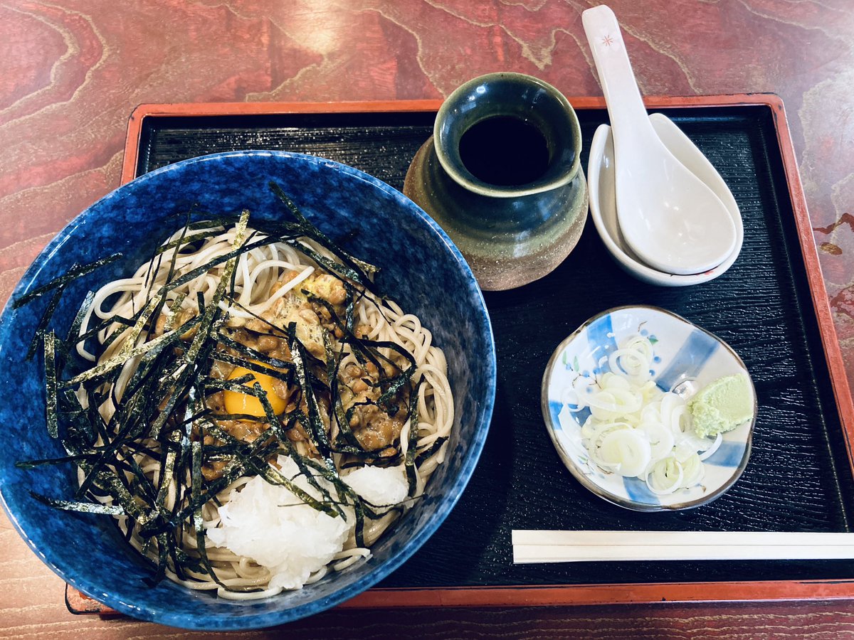 地元のお蕎麦屋さんでおひ〜る
冷やし納豆そば