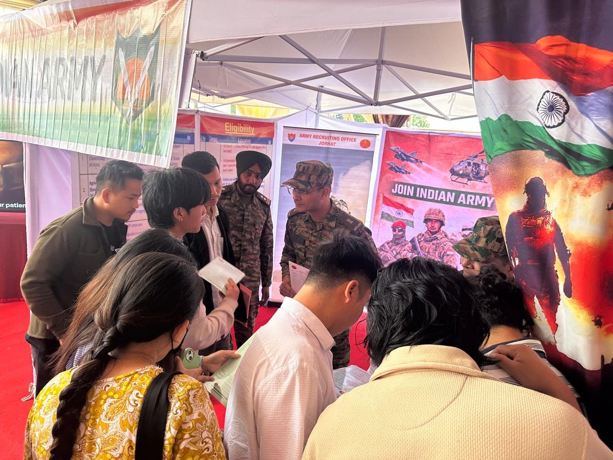 ArunObserver's tweet photo. Spearhead Gunners inspire youth during annual job fair https://t.co/66xQNXdWeB https://t.co/LrGwxWpEaC