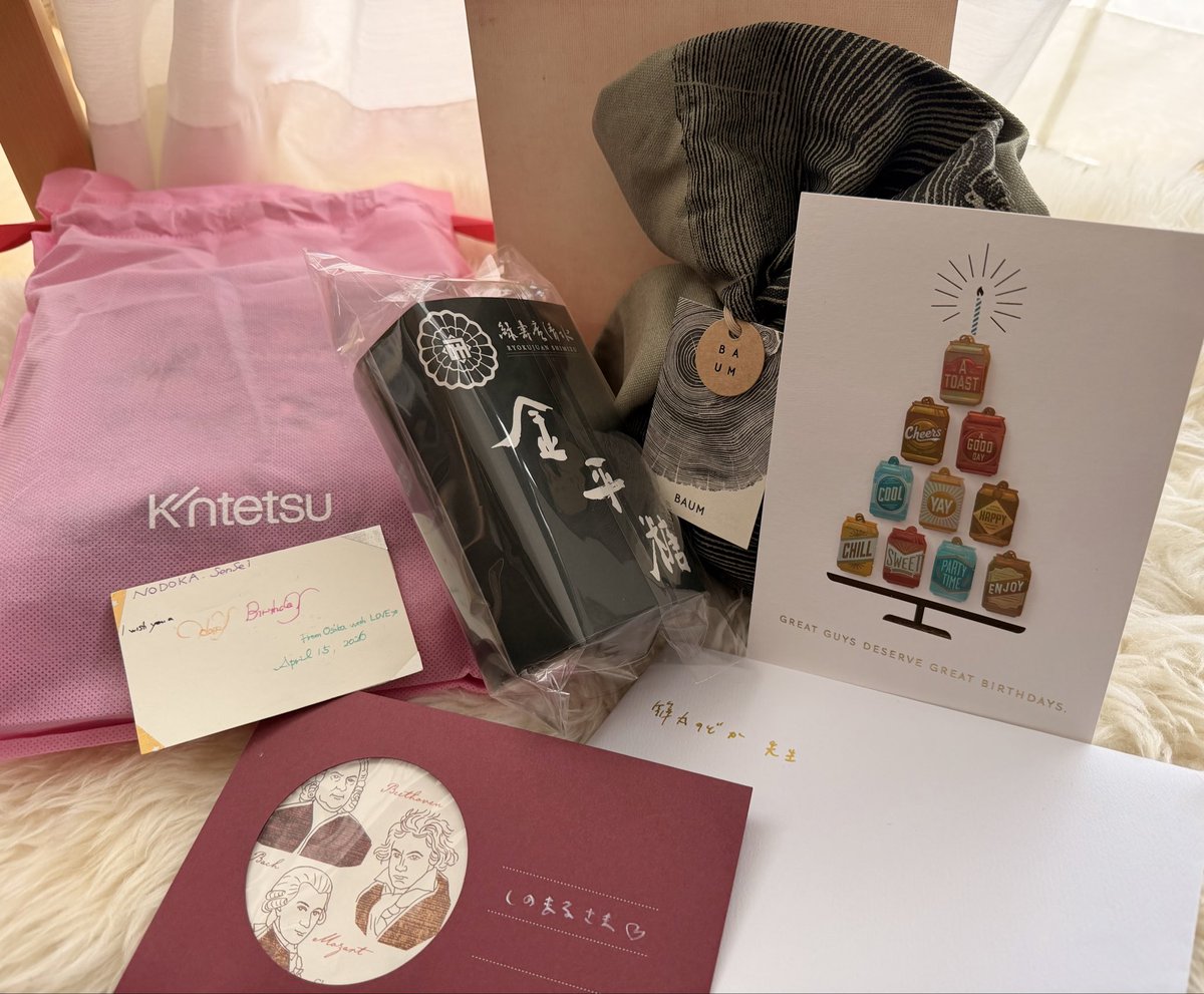 誕生日プレゼントとお手紙を転送して頂きました🎁毎年ありがとうございます😭ダリオンの憂鬱の感想も頂けたり、日本酒チョコや化粧品も！大切に使わせていただきます✨ゆっくりですがオリジナルもまた描いて行けたらとは思いますので活動の糧にさせていただきます！本当にありがとうございました