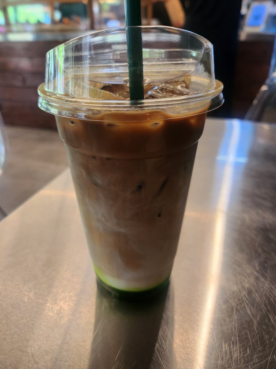 cavin3651's tweet photo. 판단라떼 강추해요.
'판단'이라는 잎으로 커피랑 섞은건데
이국적인 맛도 나고 고소합니다

참고로 아아를 제일 좋아해요
커피 마시면 기분 좋아집니다 https://t.co/nBJe5d2ggk