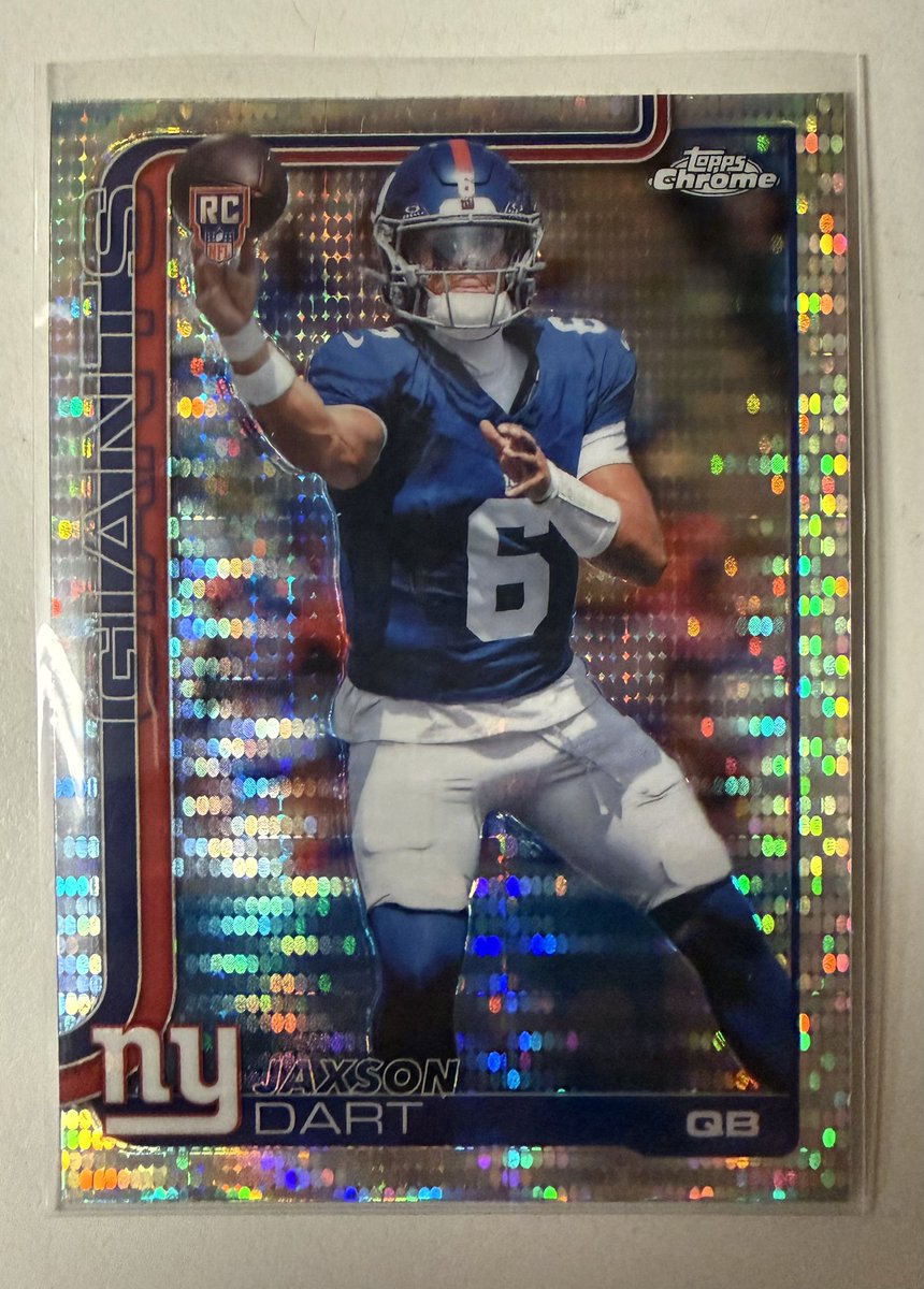TedMJohnson16's tweet photo. It seems like the only big cards I pull are Giants players. If anyone is interested in these I’m looking to trade or sell for Jayden Daniels cards! 

#toppschrome #optic #downtown https://t.co/NXzdiEu3PX
