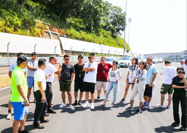 jnuzum1655's tweet image. First driving lesson today! Nervous at first, but instructor’s tips (check mirrors, smooth steering) made it click. Parked without hitting cones—win!  #LearnerDriver #DrivingJourney