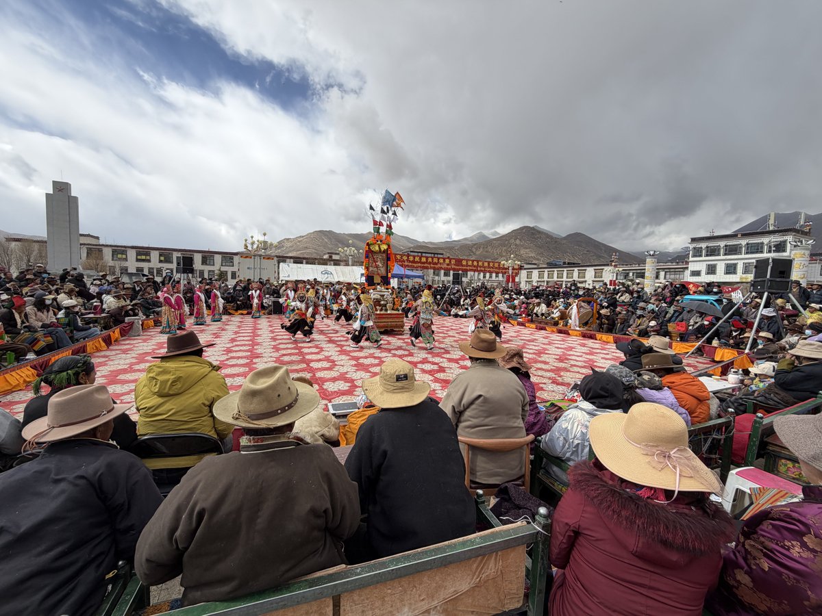 TibetNews11's tweet image. Dalla "sopravvivenza" alla "celebrità strepitosa": la trasformazione di 30 compagnie di #opera tibetana nella contea di Namling.