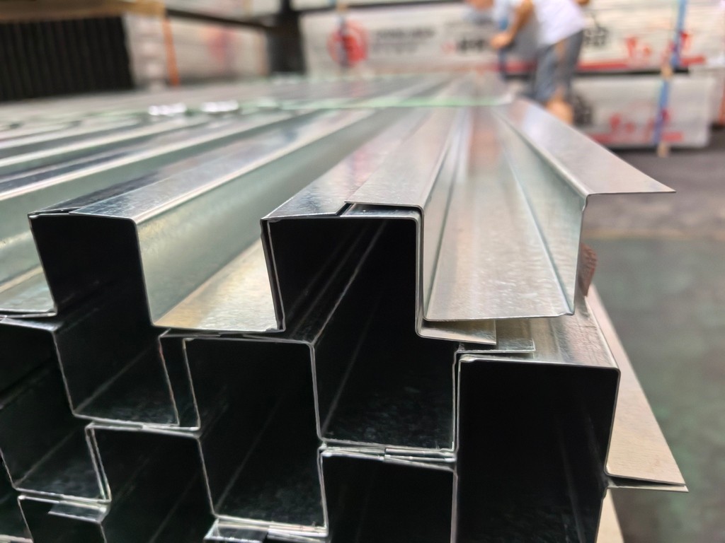 steel_ecosteel's tweet image. Need lightweight, durable framing for your next project? We've got you covered with custom-cut steel studs—precision-made to fit your specs. Perfect for fast, clean builds. 🛠️✨ #SteelStuds #CustomFabrication #ConstructionInnovation #LightweightStructures #B2BConstruction