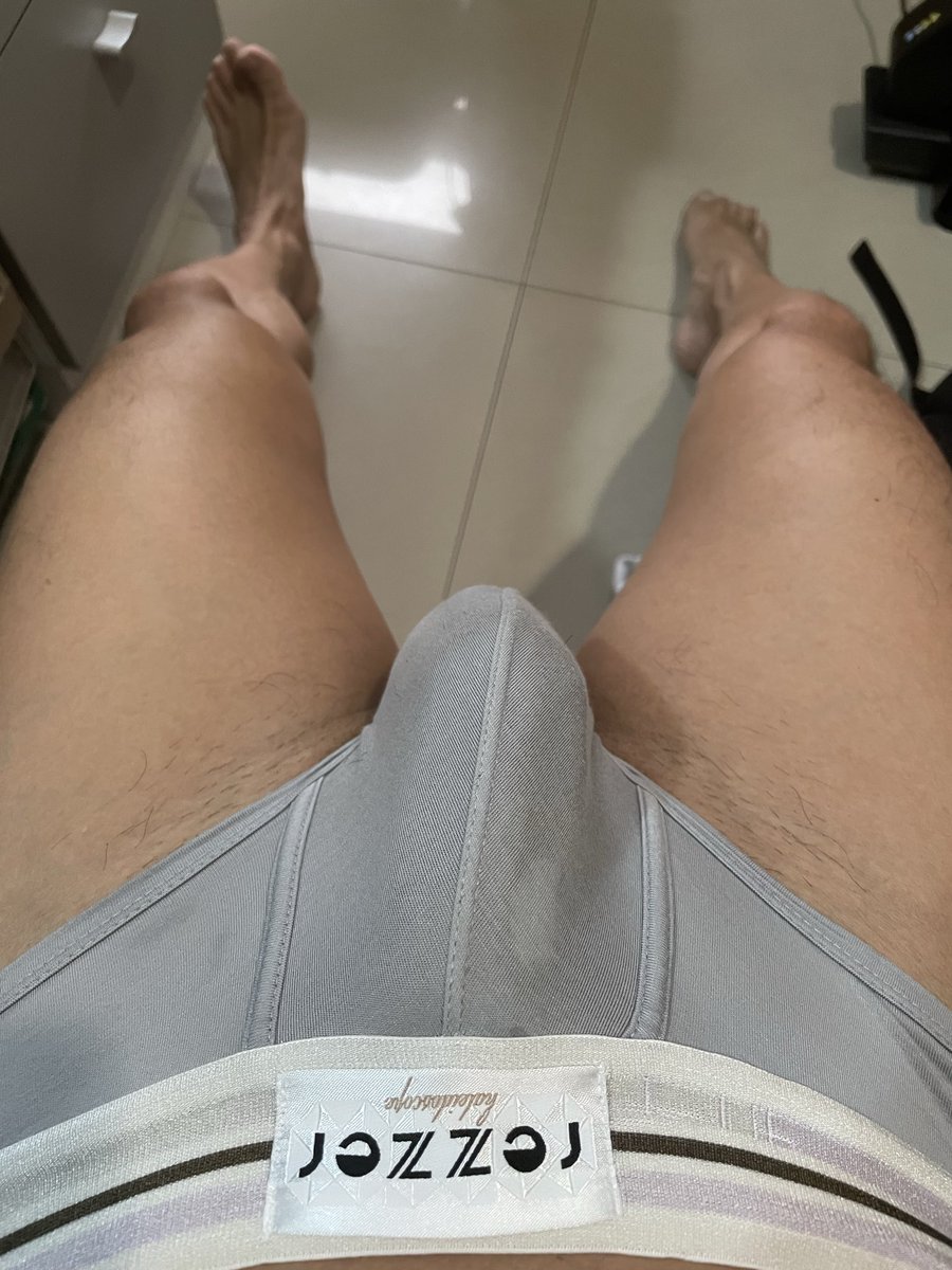 iambryan170's tweet photo. 穿Rezzer 看起來好大 https://t.co/zfzDgnQX21
