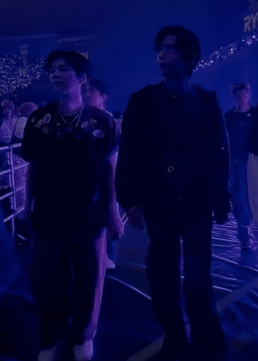 thvchapters's tweet photo. we need to do something about taegi size difference https://t.co/CRKnyAo0TL