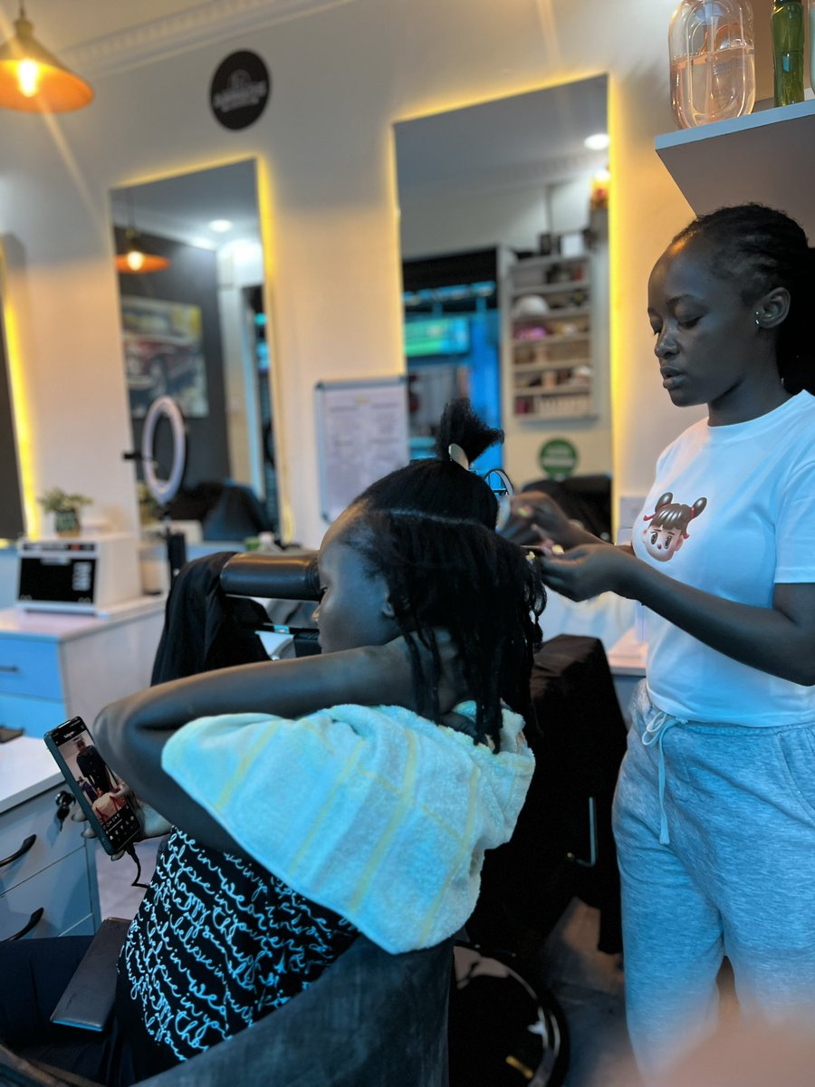 amigoskinyozi's tweet image. Behind the chair where the Magic happens.
#amigoskinyoziandnailbar 
#wangigelowerkabete #dreadlocks #barbershop #TransformationVibes