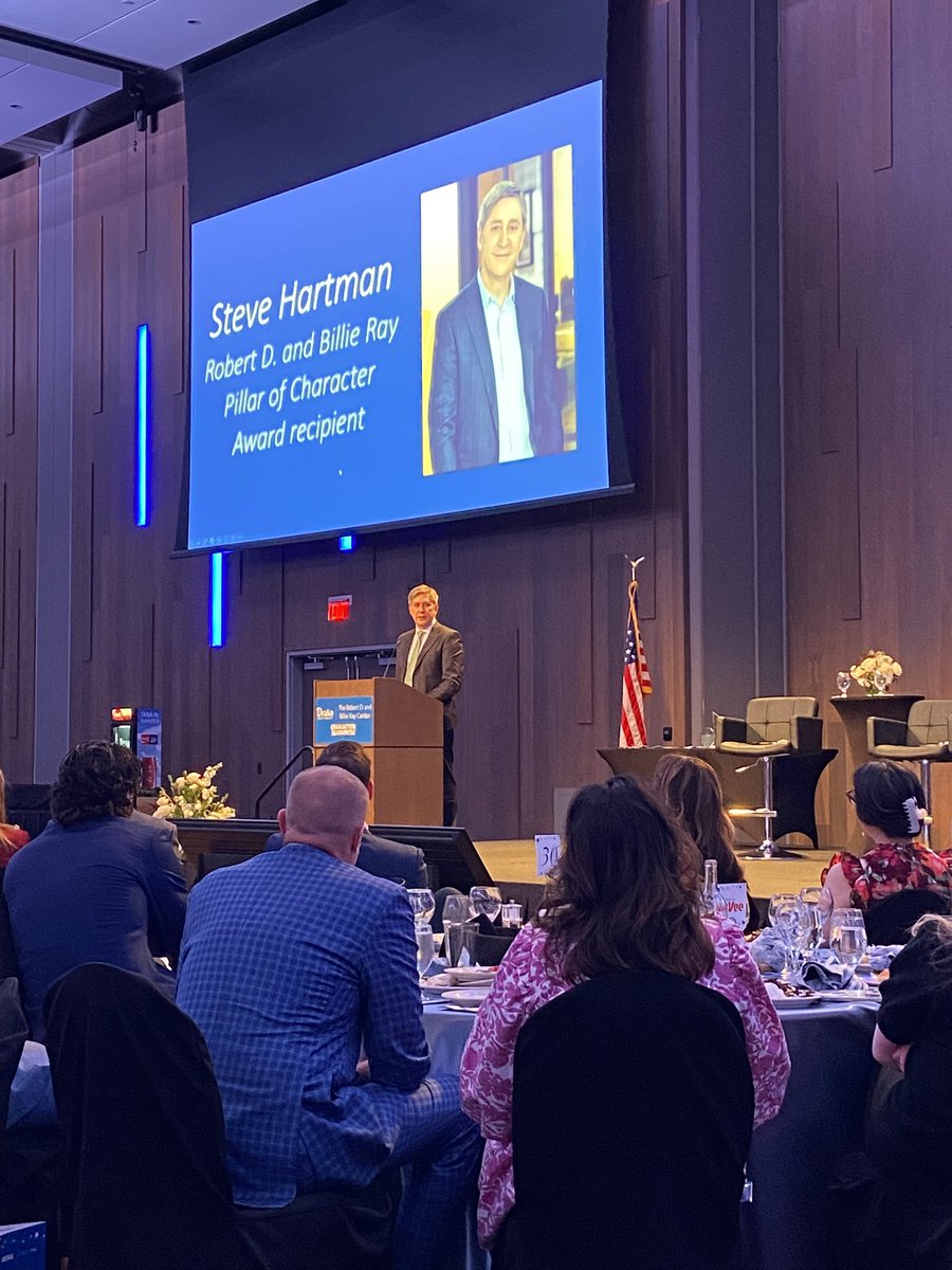 ADMeganFranklin's tweet image. Attended two celebrations in Des Moines this week. The Iowa Business Hall of Fame Honors celebrated 3 inductees including Mike Gerdin given his leadership of @HeartlandExp. I also attended the @TheRayCenter All Star Evening celebrating #Kindness with keynote @SteveHartmanCBS.