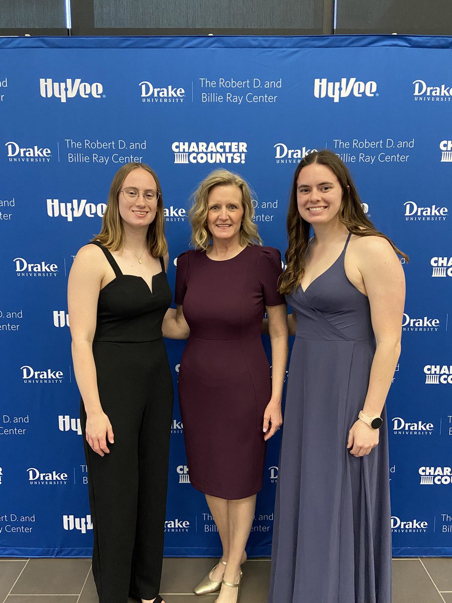 ADMeganFranklin's tweet image. Attended two celebrations in Des Moines this week. The Iowa Business Hall of Fame Honors celebrated 3 inductees including Mike Gerdin given his leadership of @HeartlandExp. I also attended the @TheRayCenter All Star Evening celebrating #Kindness with keynote @SteveHartmanCBS.