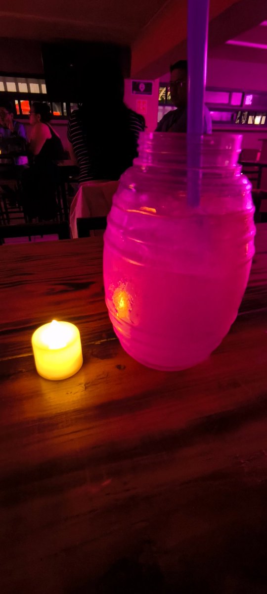 Mastersfacess's tweet photo. Iniciando la. Noche con tragos koketo 😋 https://t.co/HKNQ9Xbo5x