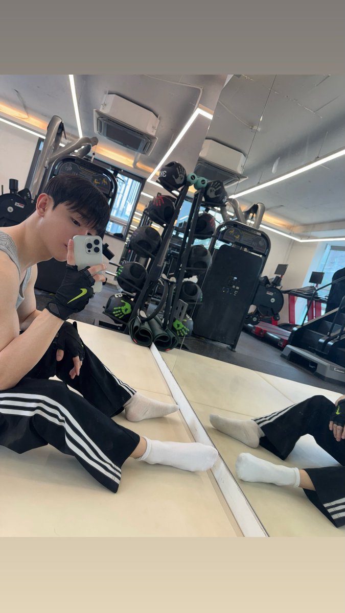 이크 tweet media