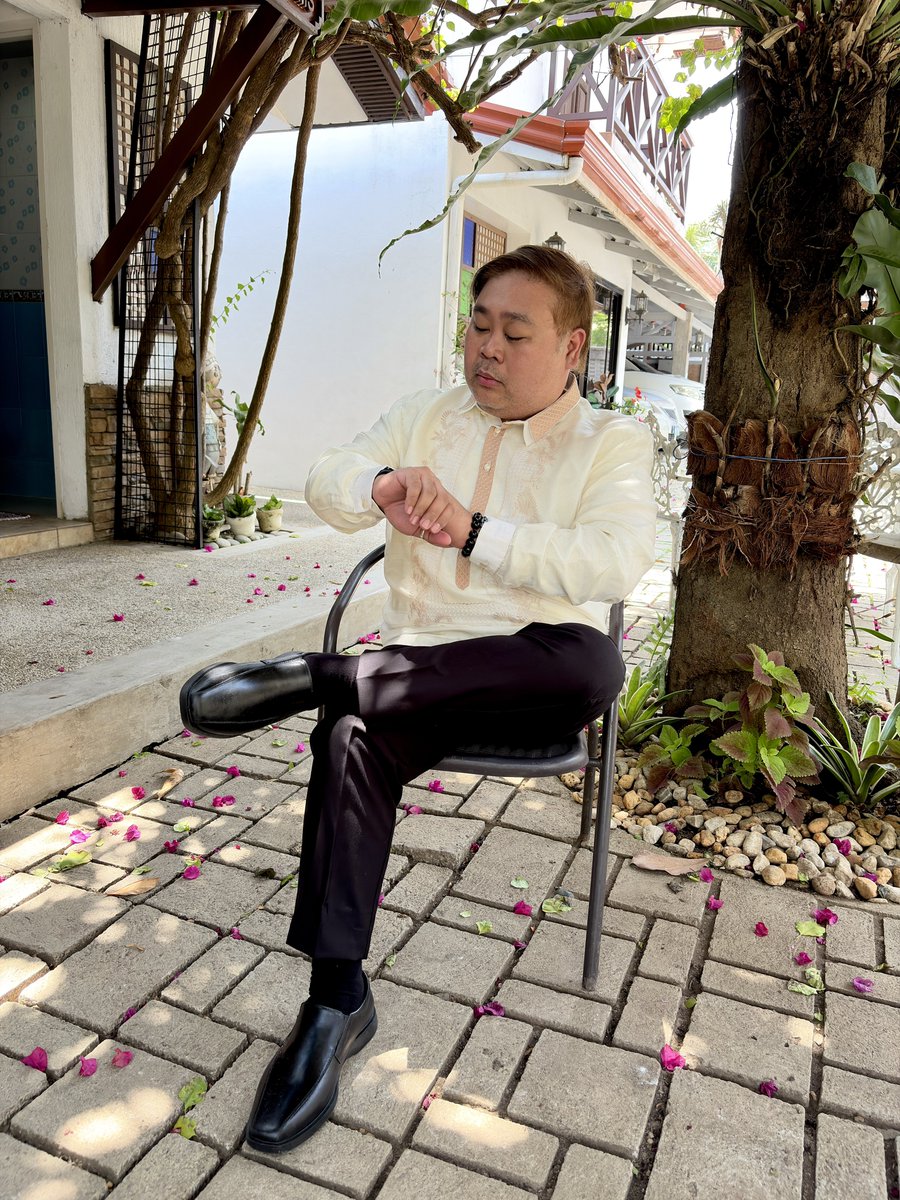 Anong oras ba darating si mayor? O ako ba talaga si mayor?? 🥱🤣😭

Maraming thanks thanks SOOT Formal Wear sa kasuotang ito. Sana sa next na event ulit. Gown naman sana. 🥴🤪🥰