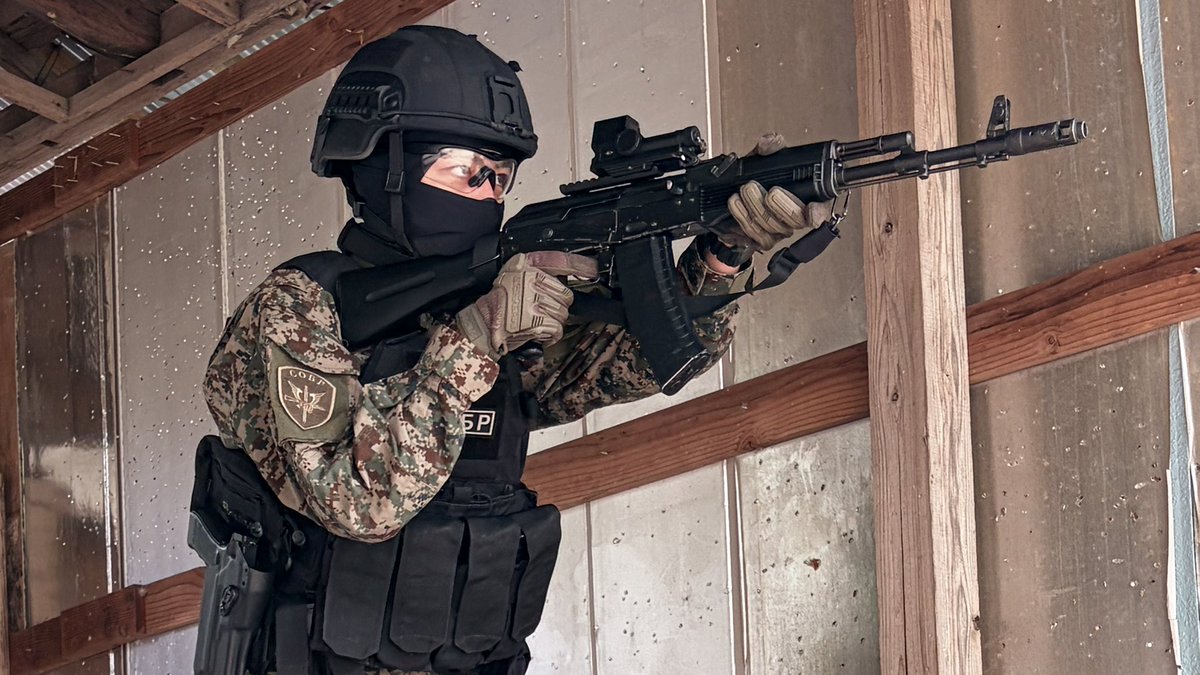siomaneki_117's tweet image. 今日の装いは…
🇷🇺SOBR（架空）

SURPAT迷彩と黒色装備で組みました

#サバゲー　#コンラードヒルズ　#airsoft