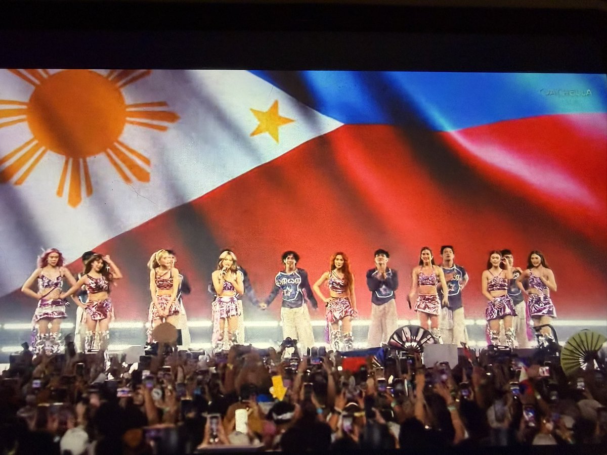 forbiniverse's tweet photo. Para sa bayan 🇵🇭🌸💕

BINI BORN FOR COACHELLA
#BINI_CoachellaWk2 #BINICHELLA https://t.co/PVR0cRDQp5