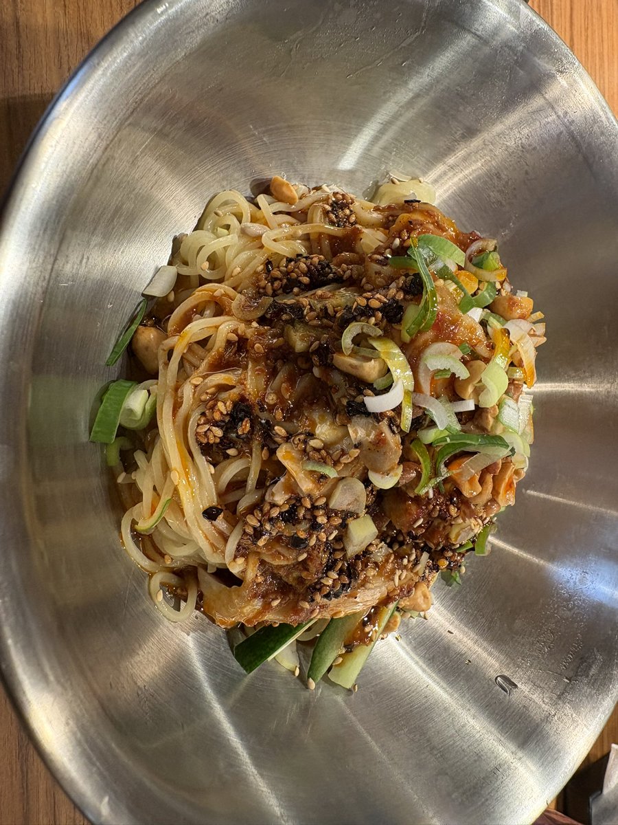 JR町田駅付近のマーラー刀削麺
今日は初日らしい
焼き小籠包一個サービスしている
美味しいけど汁飛び出しご注意
麺は美味しい
塩肝はコーヒーを飲んだから残念だけど本当の味はまた今度