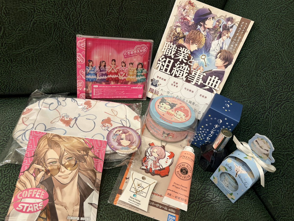 今日はいつメンと合同誕生日会🎂
みんなで食べたケーキと誕プレ🎶
楽しい〜

※私は今日誕生日ではありません