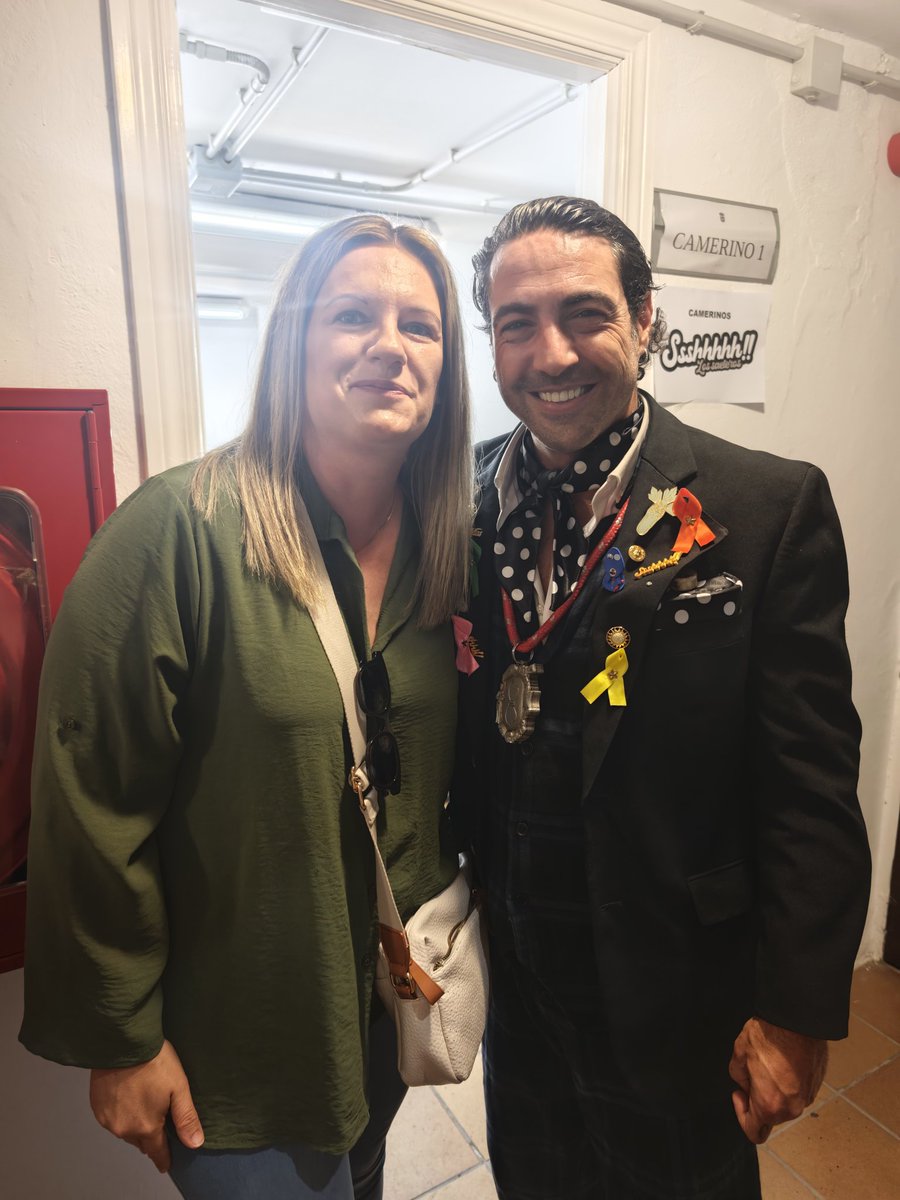 mdazul's tweet photo. @bizcoch0  GRACIAS por hacerme reír.....eres el mejor!! Ojalá no te canses nunca de escribir,ya que con tus letras la vida es un poquito más fácil.......GRANDE!! https://t.co/fziVh9fwQD