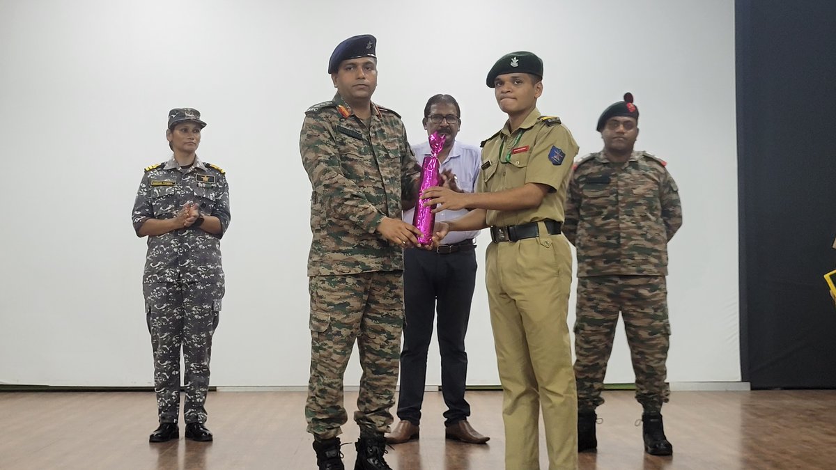 ssbhubaneswar's tweet image. 🏆 Class toppers felicitated at a special prize distribution ceremony.

Students were awarded prizes and Torch Bearer badges for their excellent performance in the academic year 2025–26.

👏 Well done!
#Achievement #Excellence #ProudMoment