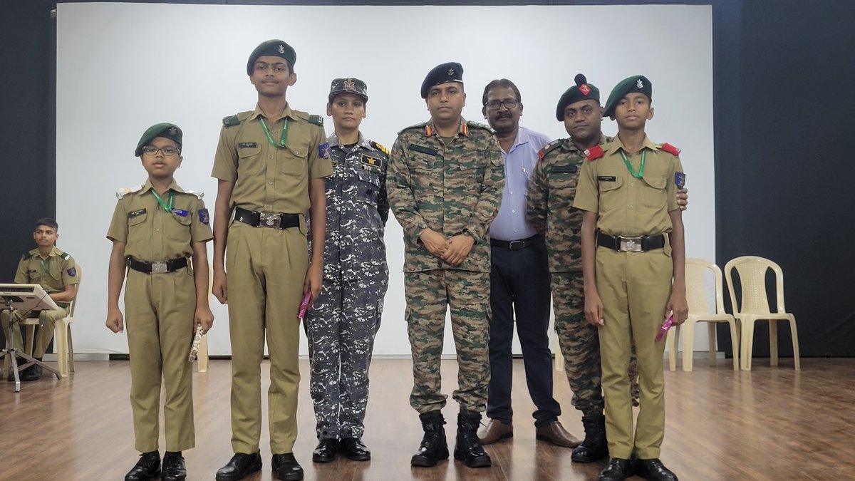 ssbhubaneswar's tweet image. 🏆 Class toppers felicitated at a special prize distribution ceremony.

Students were awarded prizes and Torch Bearer badges for their excellent performance in the academic year 2025–26.

👏 Well done!
#Achievement #Excellence #ProudMoment