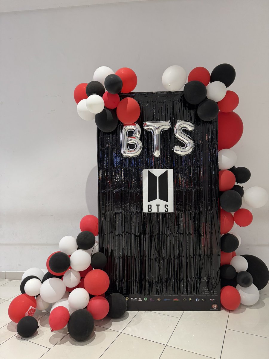 MY_btsarmy's tweet image. Everyone enjoy today live viewing and streaming~ 

TGV has started theirs  fan party~ come and make your bracelet~ 
- TGV Gurney

#BTS_ARIRANG
#BTS_WORLDTOUR_ARIRANG
#LiveStreaming