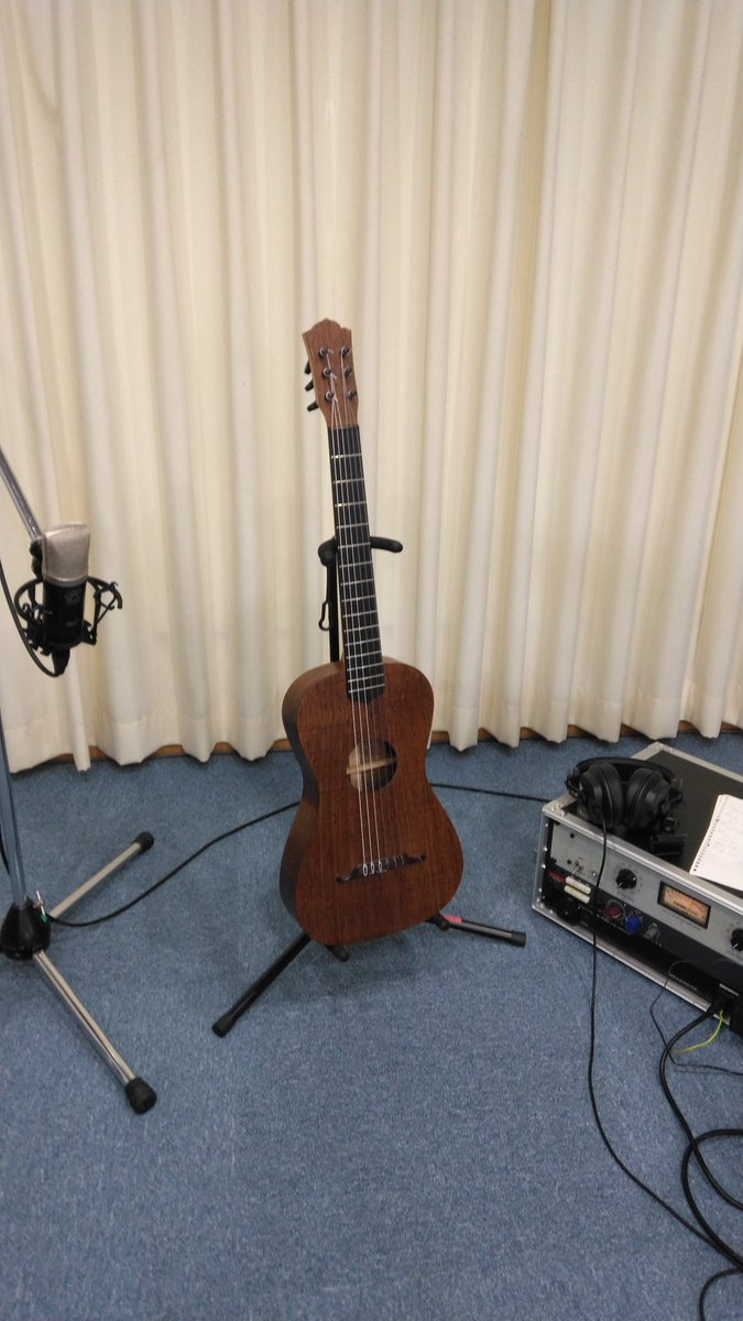 今日もまた1人淡々とギターを録音していく…(´･_･`)

複雑なの作りすぎてキレながら録音してます(´･_･`)