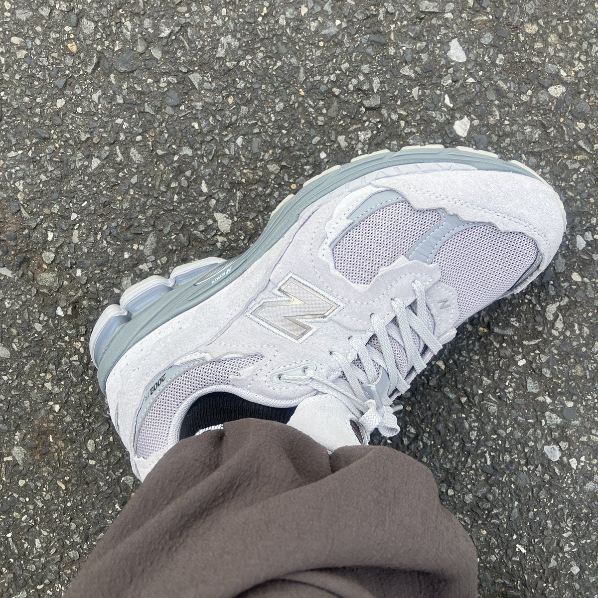 egasuineg's tweet photo. あっ…(ﾋﾞｸﾝﾋﾞｸﾝ
足が喜んでる…
これが2002R×INSOLE POWERか…

#NEWBALANCE #2002R https://t.co/7Ri2onGqzQ