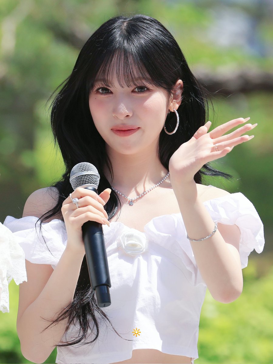 MayS2yb's tweet image. 260418 미팬
#MAY #메이 #メイ 
#RESCENE #리센느 #リセンヌ