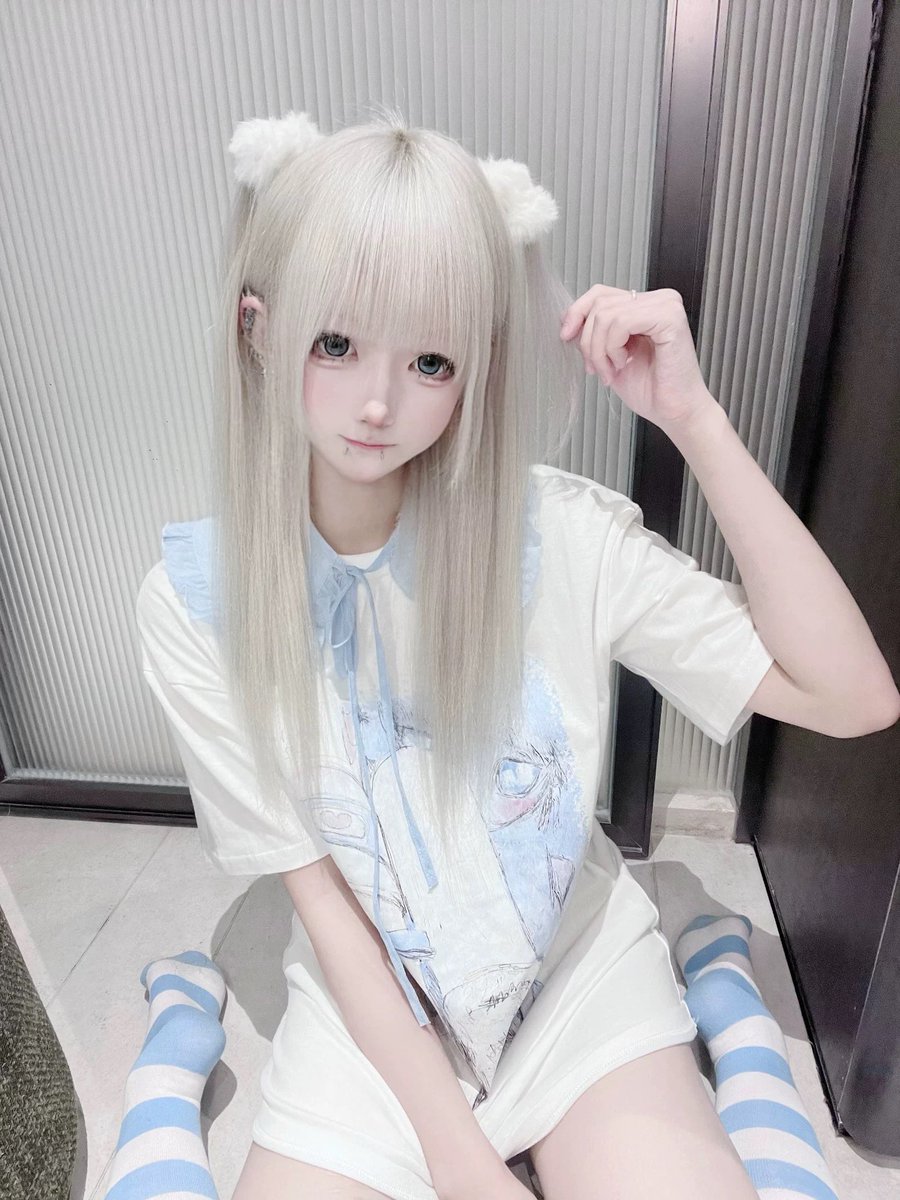 sunzhouuu's tweet photo. 再贩啦 ♡

「白鸟集 shirohato x 孙胄 sunzhouuu」
今年的夏日T为小领口➕拆卸假领➕蕾丝花边手袖
Meanwhile, 卫衣裙还有少量～ https://t.co/avmPdooOju