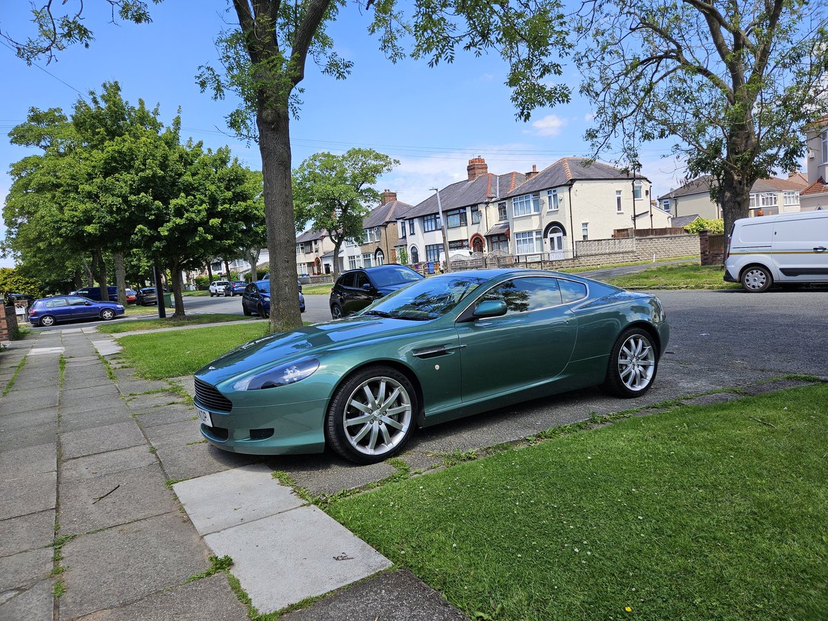 Kunal_dhingra's tweet photo. 6. Aston Martin DB9 (2005) https://t.co/WEY0opOo9u