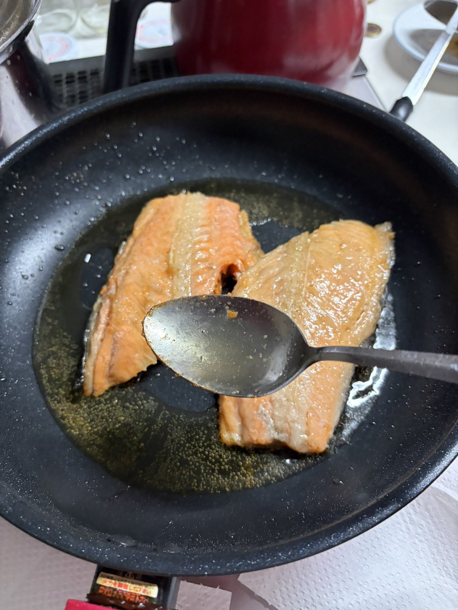 leamonde tweet media