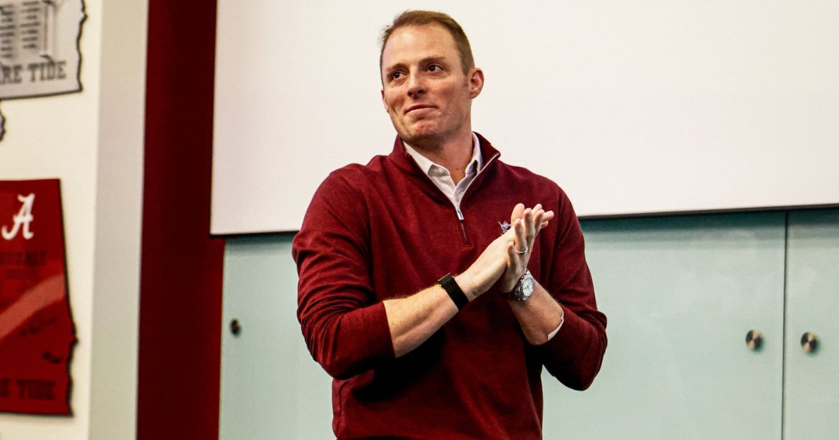 Charlie_Potter's tweet image. Greg McElroy spoke to #Alabama Football before spring practice. He shared his message to the team.

"Everybody that wore that helmet ... knows what that's like. And know that the fact that you're willing to do it, we're already proud of you."

🔗 on3.com/teams/alabama-… (On3+)