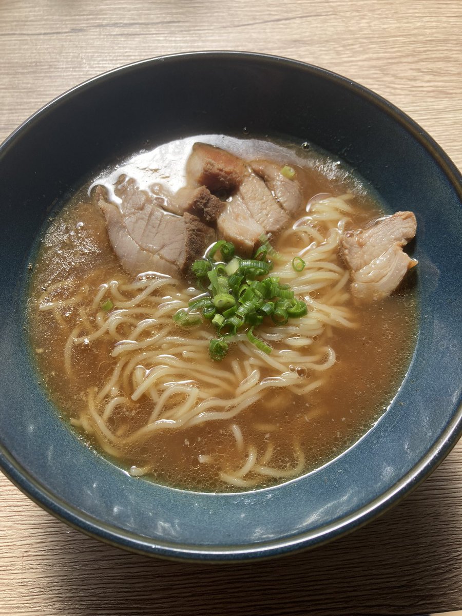 色々やったけどこれ何ラーメンかわかんない
すげえ平成のラーメンの味した