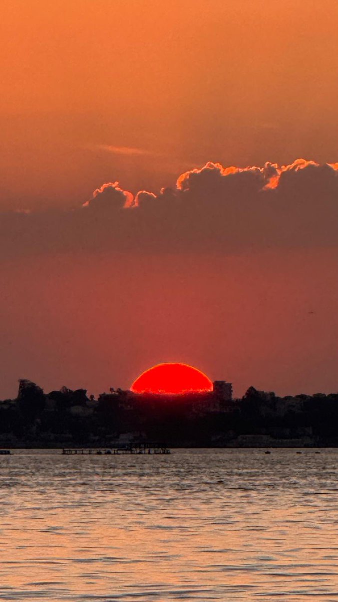 ReneTombarel's tweet image. Simplement splendide ce matin avec un soleil rouge #cannes #CotedAzurFrance merci Anne Marie Jeminet-Ressort