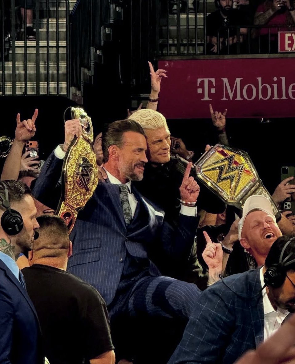 sara 🍒 tweet media