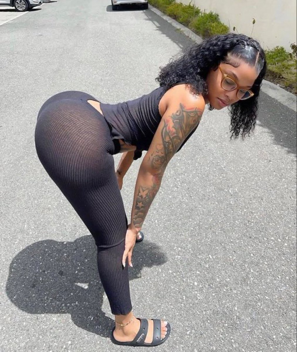 AndGuilty16765's tweet image. Built like a whole snack… but the kind that gives you diabetes and a yeast infection in one bite 😭
Ma’am, that ass is clapping harder than the judge at my baby mama’s custody hearing. Put the leggings down.

#Toxic #Savage #Roast #OnlyFans #ThickGirls #Viral #BodyCheck