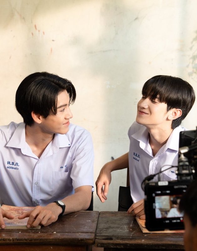 krataibibiloey's tweet photo. .𖦹˙— ☆◡̎✧ #WhenOrangesFall
*꒰ 🎬ミ ต้นส้มอยู่บ้านเขาแต่ผลส้มหล่นมาบ้านเราตลอดเลย◞🌳🍊꒱
สายตาเอ็นดูคุณสุดหัวใจมาก ก็โก๋หนึ่งยิ้มน่ารักหน้าซนขนาดนี้ สายตาม่อนมองเก้ดก็แบบนี้แหละ👀หวานเจี๊ยบ อยากต้นส้มแล้วอ่า ㅜ.ㅜ
#WhenOrangesFallQ15
#Almondbabybigboy #ProgressPassawish https://t.co/KONUWUrpOo