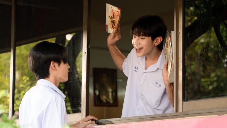 krataibibiloey's tweet photo. .𖦹˙— ☆◡̎✧ #WhenOrangesFall
*꒰ 🎬ミ ต้นส้มอยู่บ้านเขาแต่ผลส้มหล่นมาบ้านเราตลอดเลย◞🌳🍊꒱
สายตาเอ็นดูคุณสุดหัวใจมาก ก็โก๋หนึ่งยิ้มน่ารักหน้าซนขนาดนี้ สายตาม่อนมองเก้ดก็แบบนี้แหละ👀หวานเจี๊ยบ อยากต้นส้มแล้วอ่า ㅜ.ㅜ
#WhenOrangesFallQ15
#Almondbabybigboy #ProgressPassawish https://t.co/KONUWUrpOo