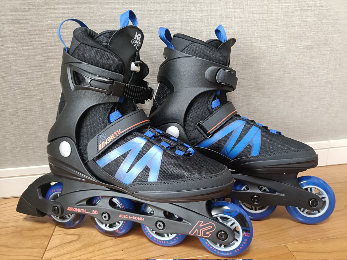 oharin_ski's tweet photo. 某有名デモが以前YouTubeでオススメしていたインラインスケート。昨シーズン終了後にオフトレ用に購入したまま塩漬けになっていたものをようやく試してみた。少しは滑れるかと思ったら甘かった😅 あくまでスケート。ものの見事に尻餅ついて転倒。後傾絶対禁物！😆 https://t.co/9DdiO4OjNN
