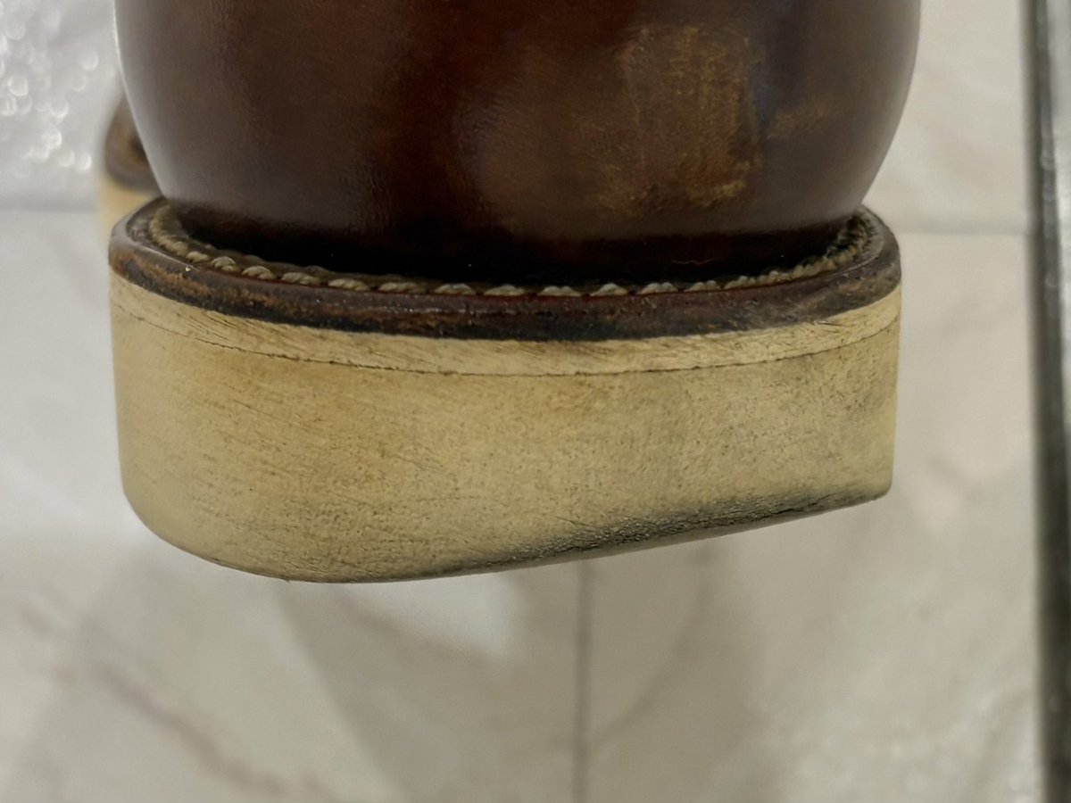 SU1EpFOktCDdNao's tweet image. #アメカジ
こねクラプトン1987、
品番発売年月かな、
だとしたら買ってから30年以上過ぎてる、
物凄く履いてるけどカカトの減りコレだけ、不思議なんだけど、日焼けのフェードも良く育ってくれました^_^