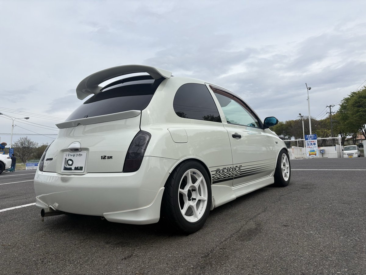 YoukNNN's tweet photo. 半世紀ぶりに洗車した
ちっちぇくて楽でいいなお前 https://t.co/hZF09ERH4T
