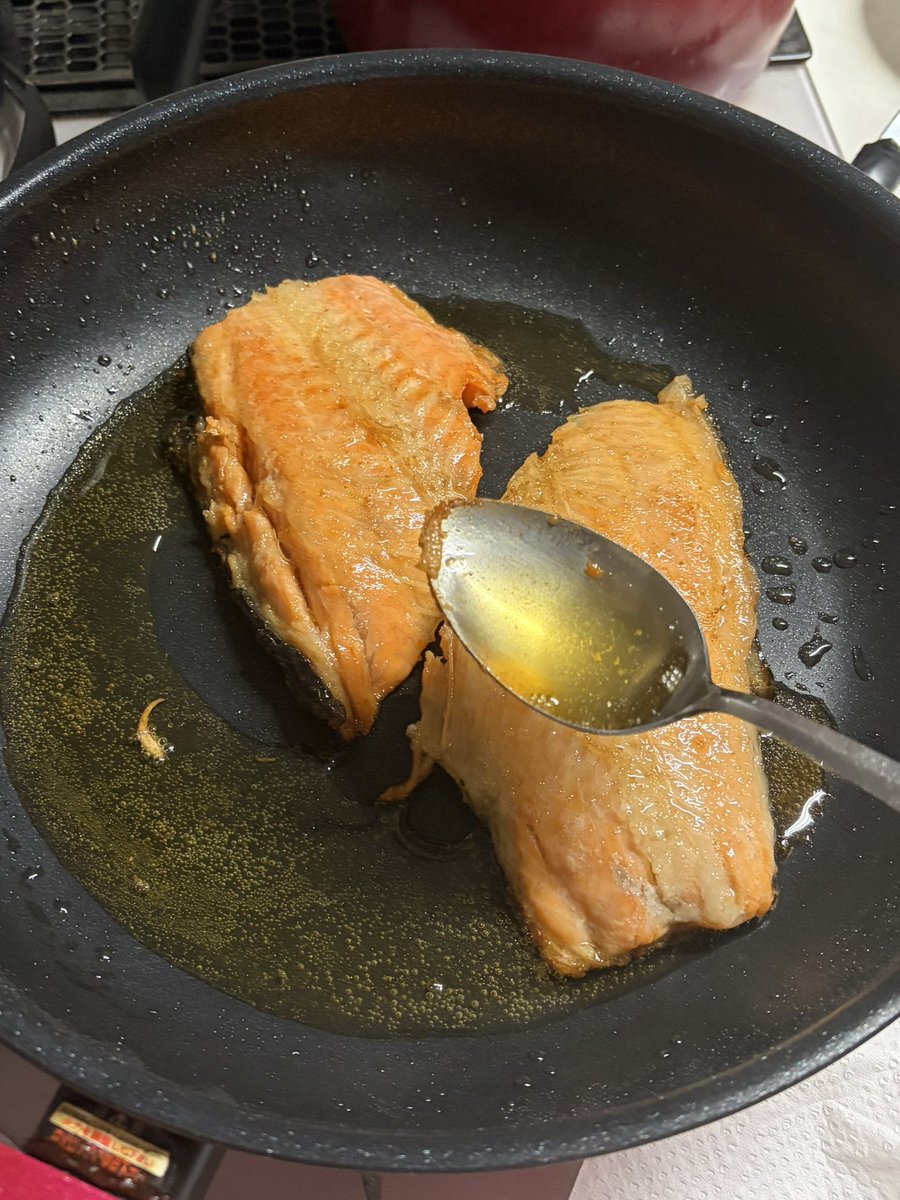 leamonde tweet media