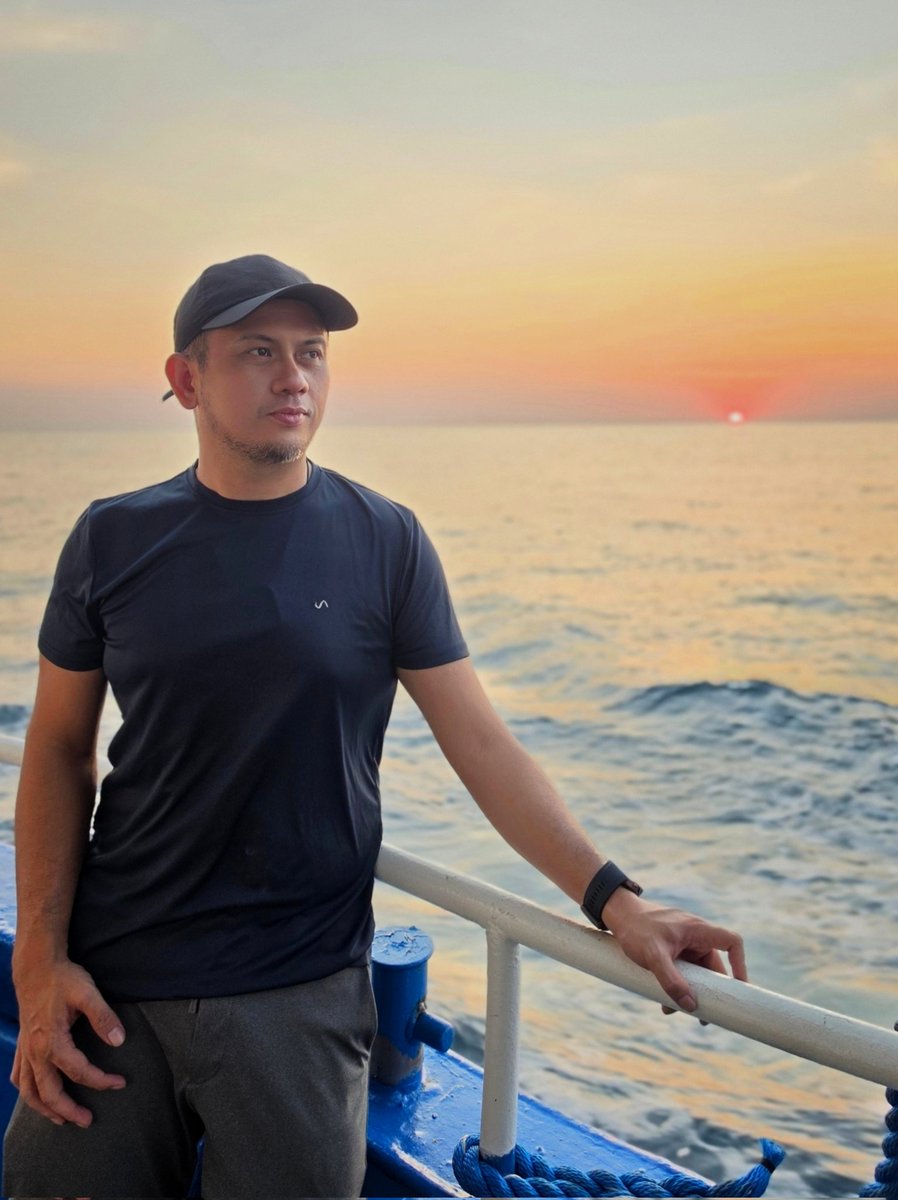 EngrGemini06's tweet photo. Reminder: Hindi mo kailangan i-edit ang sarili mo para lang mag-match sa vibe ng iba. Ang tunay na worth, hindi hinahanap sa validation ng iba. Let the universe do the matchmaking while you enjoy the view.
#SelfWorth #Hugot #Mindset #ZamboangaCity https://t.co/jGiRIiKTTx