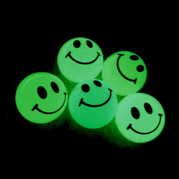 TYO_omatsuri's tweet photo. How about a dark-room treasure hunt before bed?
Hide [45810: Glowing Smile Bouncy Ball 27mm] to delight kids with glowing faces.
Turn bedtime into a magical family moment!
#SPDICTIONARYWEB #BedtimeRoutine #HomePlay #Parenting https://t.co/kaleZJmX9D